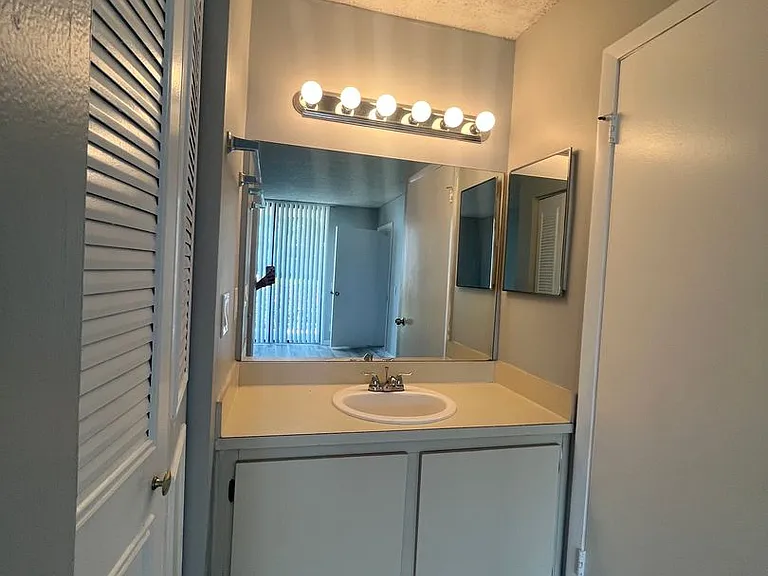 752 Executive Center Dr #110-11-110 — Photo 7