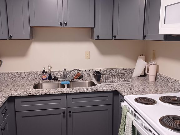 3rd image of 225 Chalmers Ct #3D-1