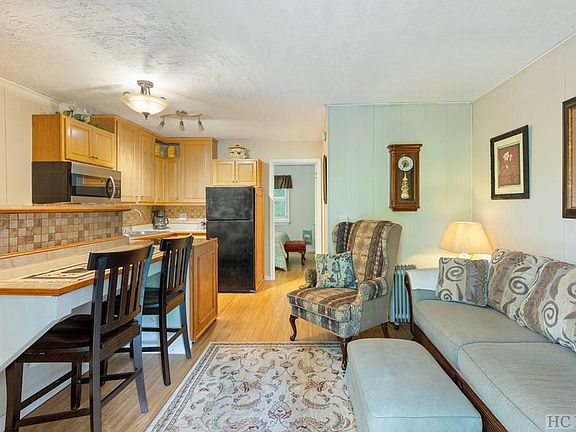 5th image of 165 Hawks Nest Ln #B