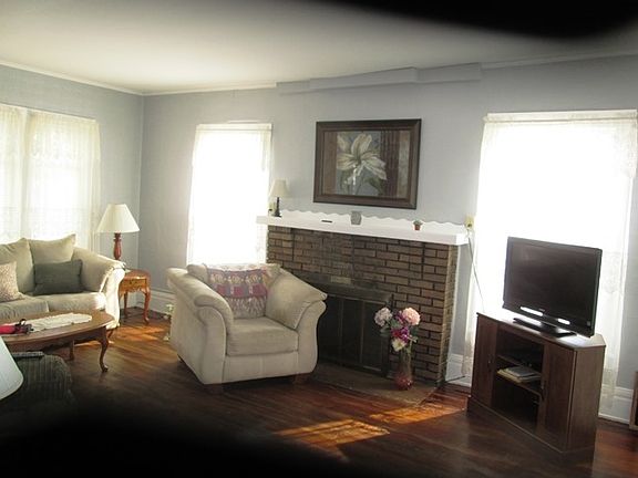 2nd image of 329 Franklin St