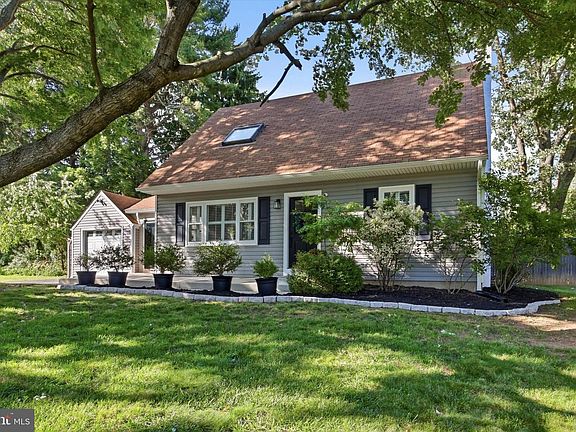 2nd image of 213 Seal Ln