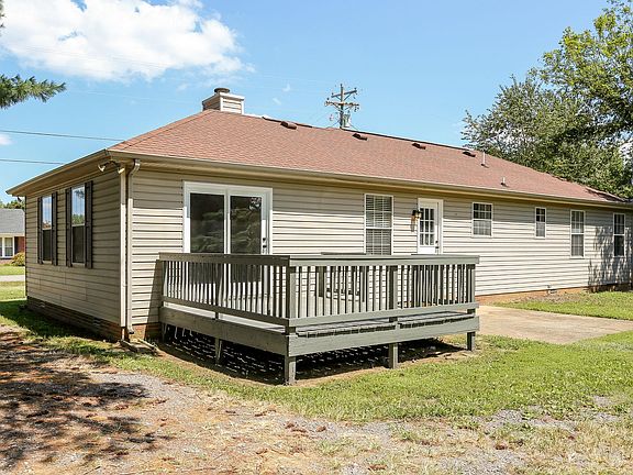 4th image of 2625 Deerpath Dr