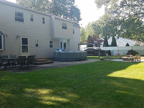 3rd image of 17 Malibu Ln