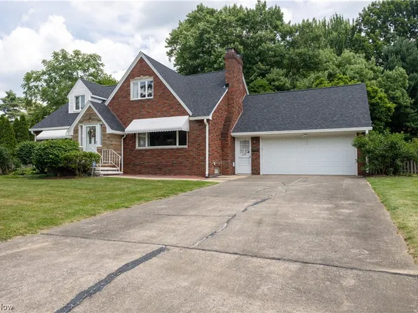 8355 Van Dr, Poland, OH 44514