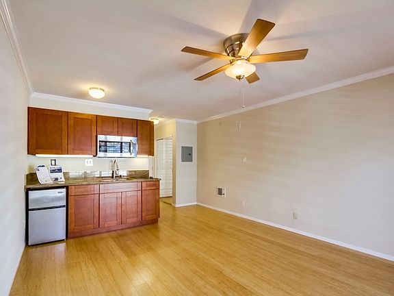 3rd image of 1021 Scott St APT 106