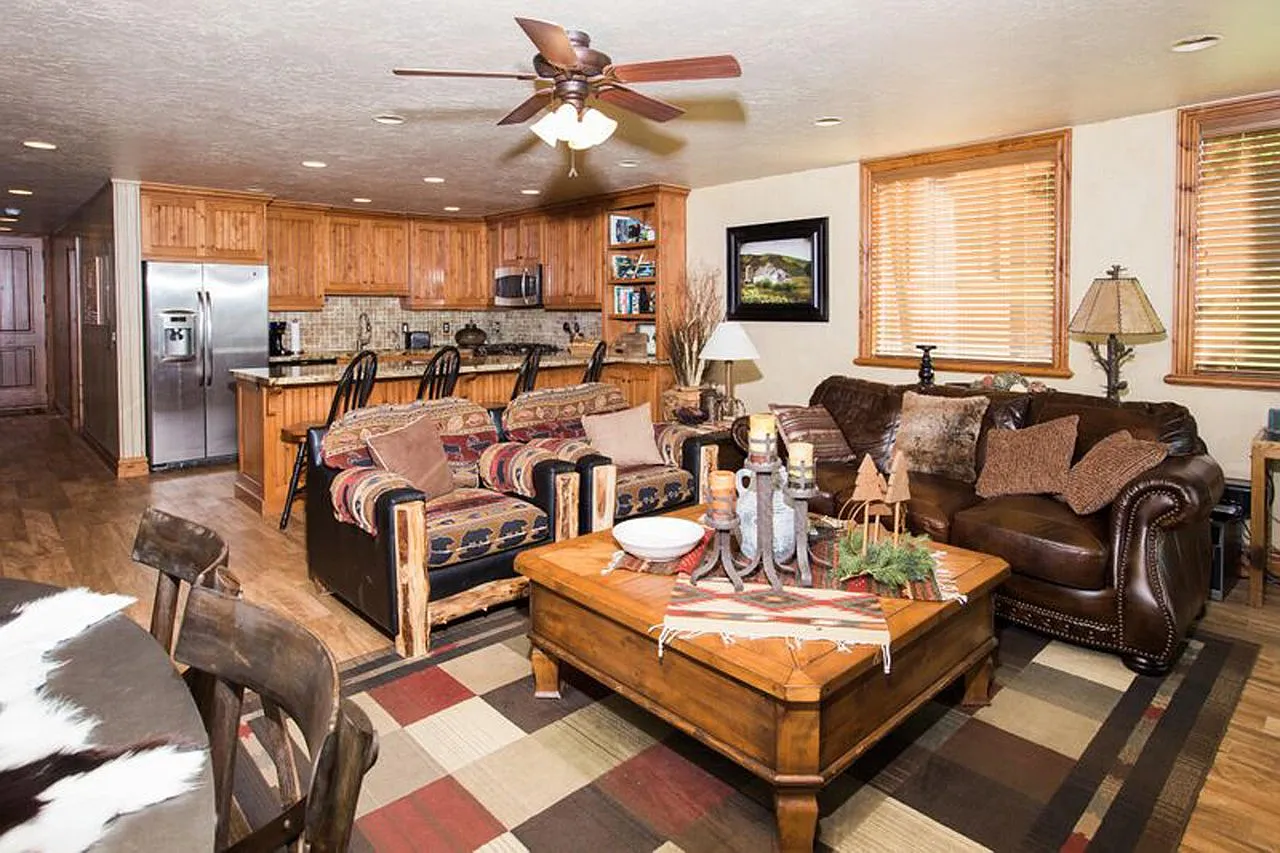 4 bed, 3.5 bath, 1320 sqft, $4,800 — Photo 1