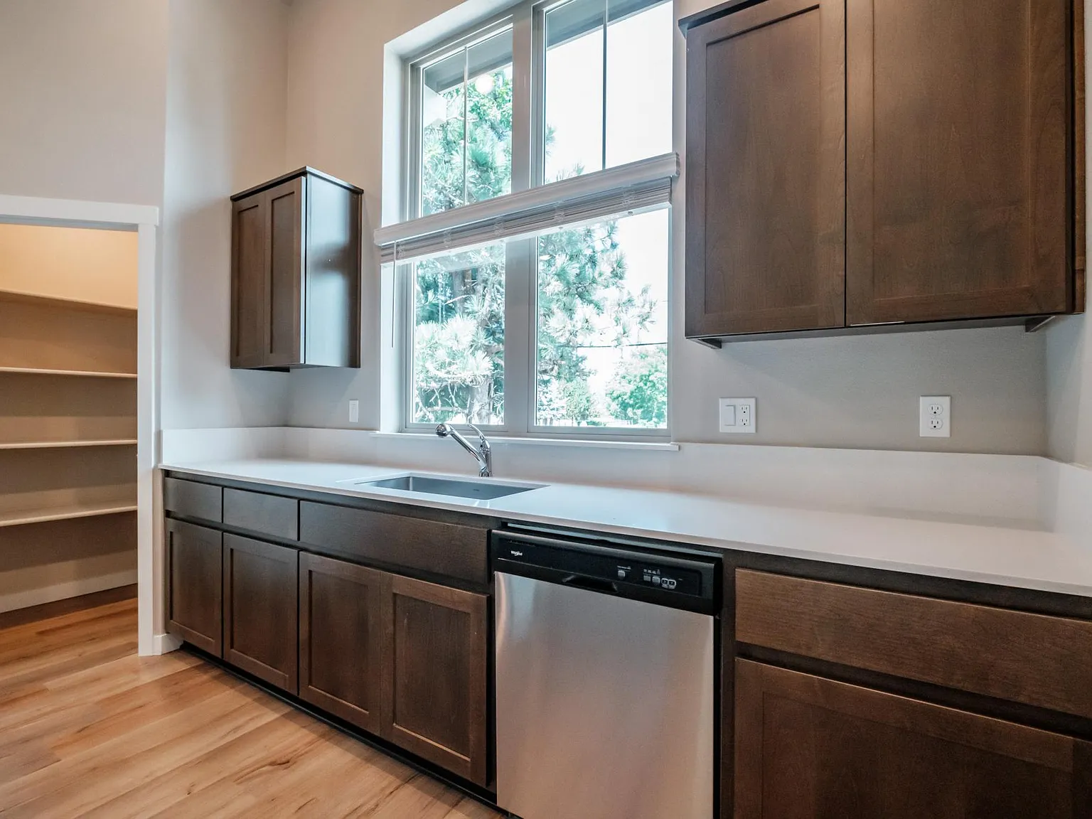 3 bed, 1372 sqft, $2,150 — Photo 4