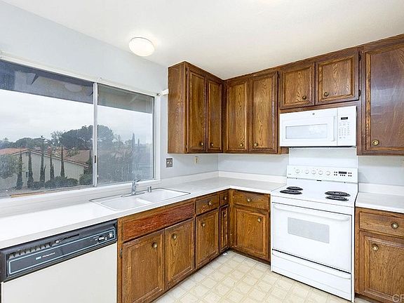 3rd image of 17495 Plaza Dolores