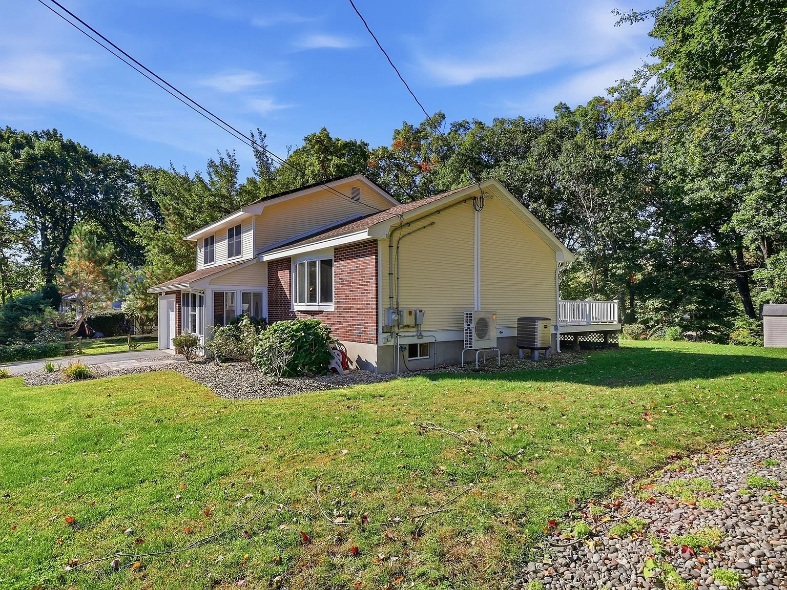 3 bed, 2.0 bath, 1952 sqft, $3,750 — Photo 2