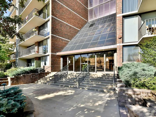 2 S Atrium Way APT 105, Elmhurst, IL 60126