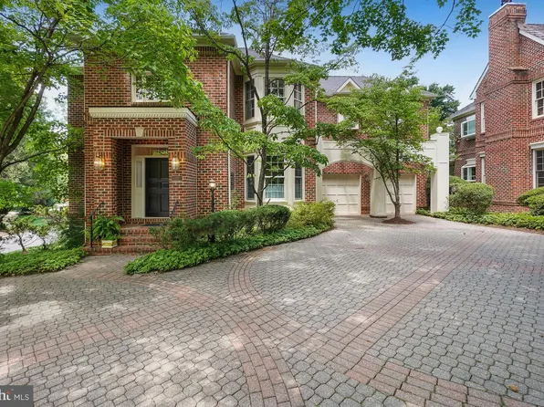 9209 Town Gate Ln, Bethesda, MD 20817