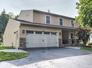 4802 Burrstone Rd, Syracuse, NY 13215