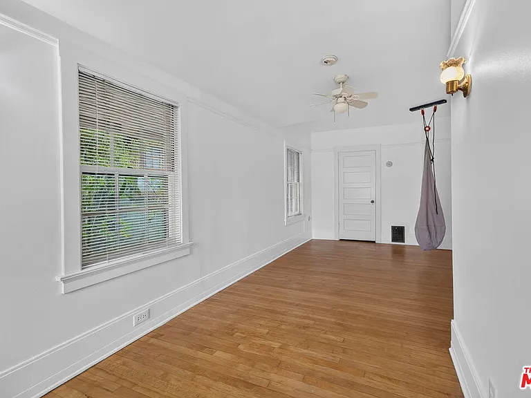 2215 W 21st St — Photo 47