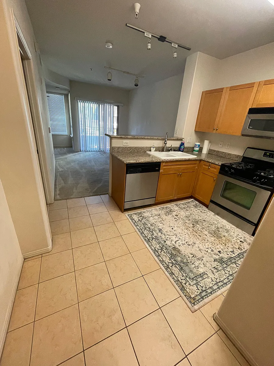 Building Photo - 100 S Alameda St #244