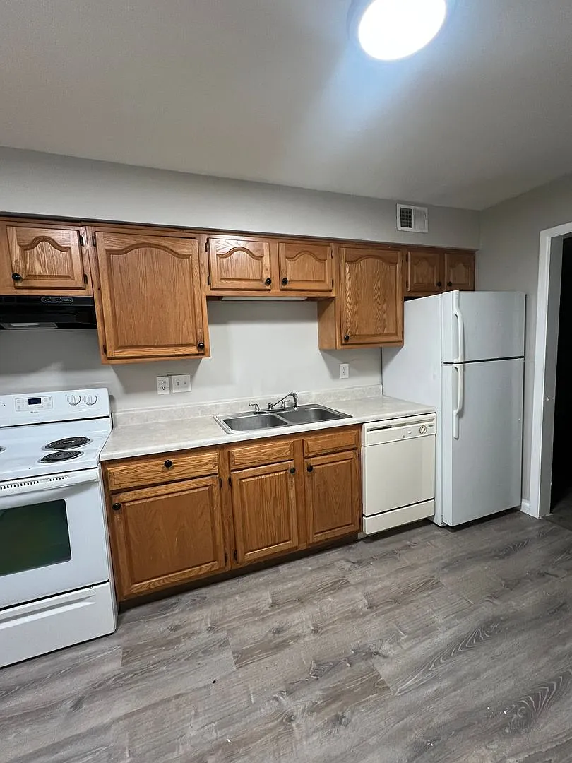 Building Photo - 5907 Staughton Dr