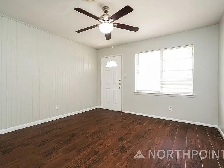 736 Treadwell Dr — Photo 4