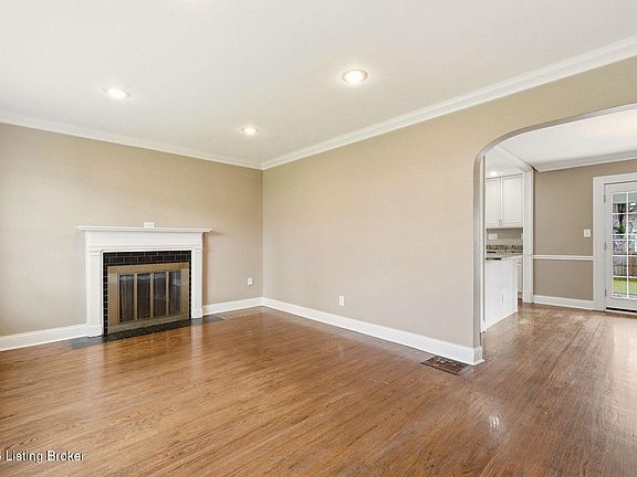 5th image of 215 Monohan Dr