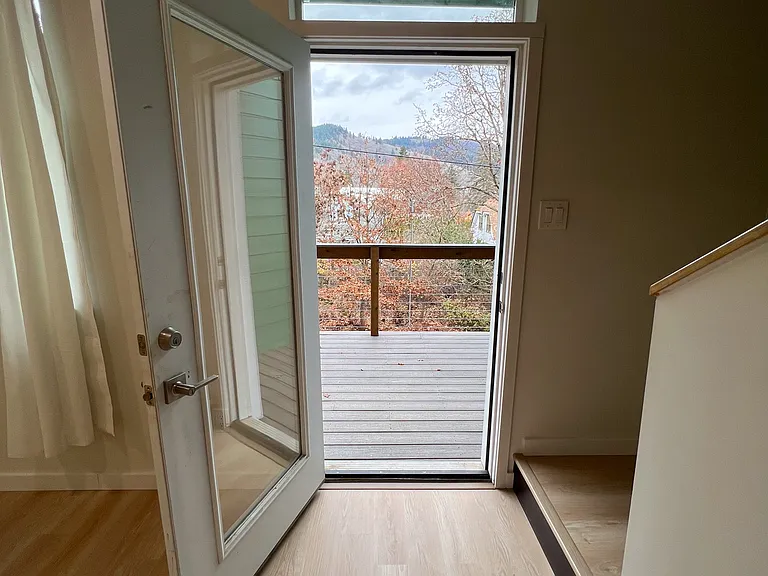 233 NW Byrkett Pl — Photo 24