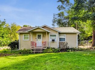 127 Meadow Ln, Oakwood Hills, IL 60013