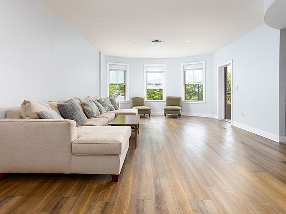 3rd image of 40 College Street #204C