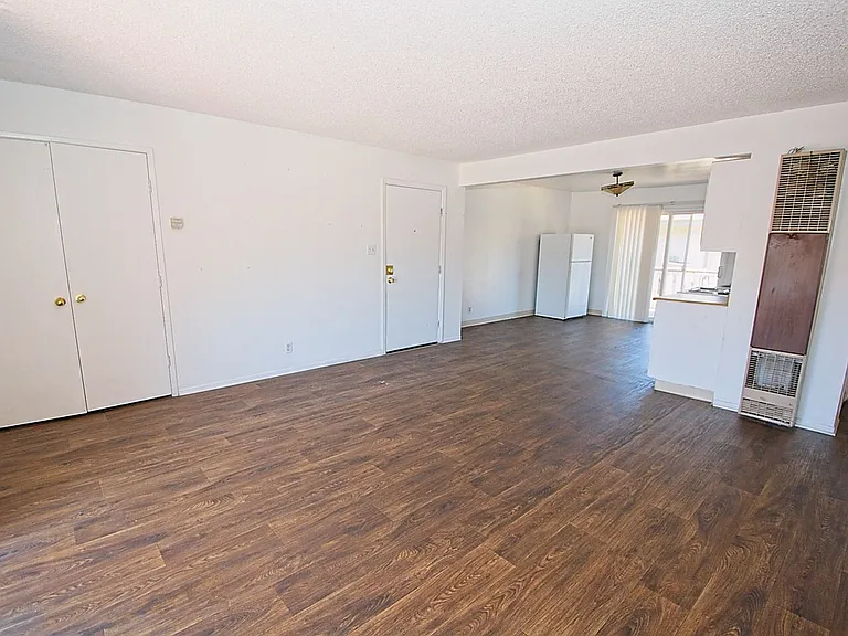 1037 Parkview St — Photo 6