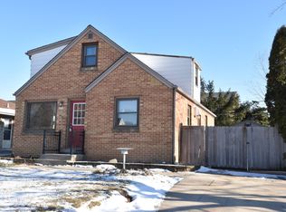 4594 S Ahmedi Ave, St Francis, WI 53235