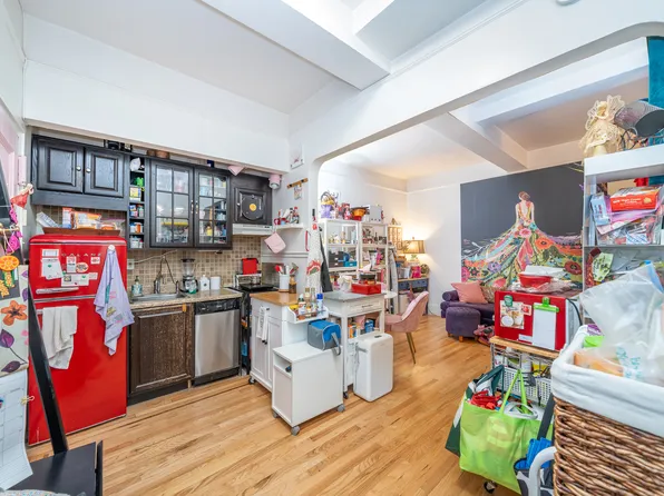 720 Fort Washington Avenue image 3 of 18