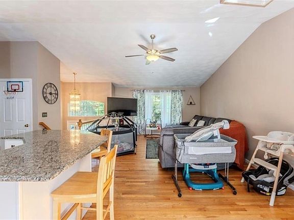 3rd image of 61 Lonsdale St