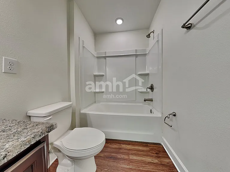 1005 Walden Pond Dr — Photo 17