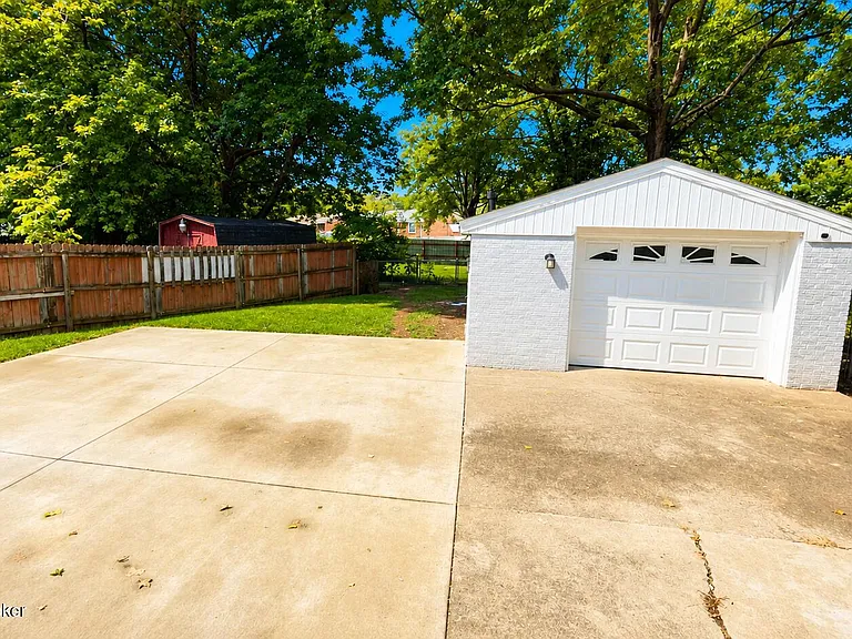 9303 Cinderella Ln — Photo 3