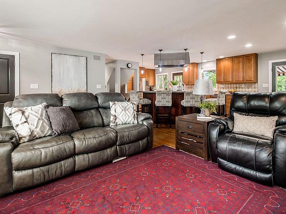3rd image of 2021 Highland View Dr