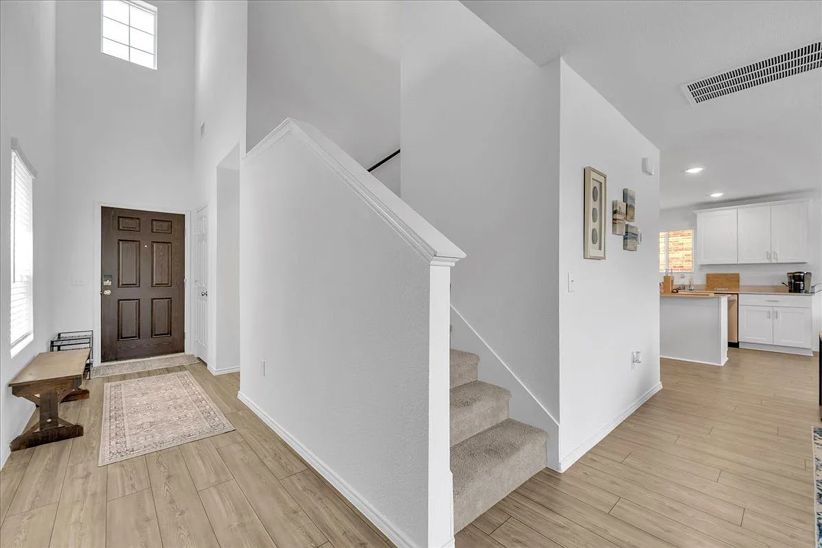 3 bed, 2.5 bath, 2044 sqft, $2,300 — Photo 1
