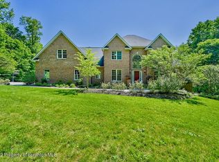 132 Ledgewood Dr, Waverly Township, PA 18411