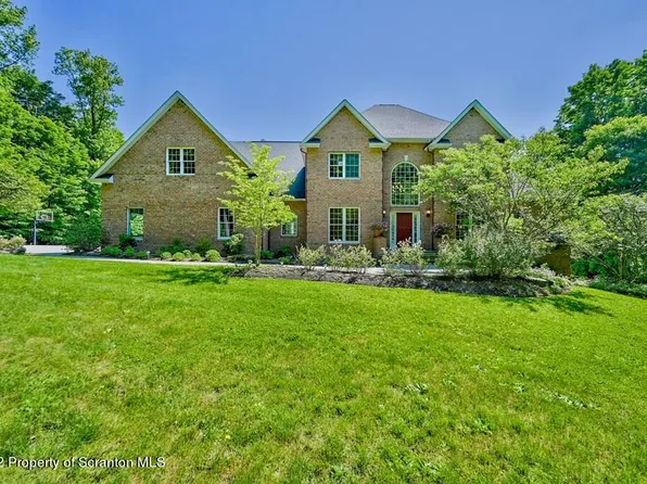 132 Ledgewood Dr, Waverly Township, PA 18411