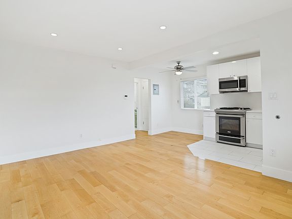 3rd image of 119 Paloma Ave APT L