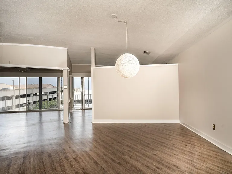 823 S Water St #5F — Photo 2