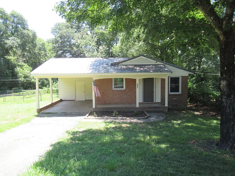 208 Crescent Ct — Photo 1