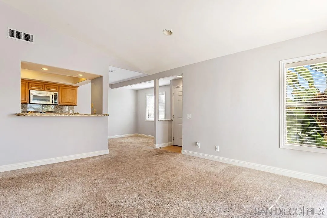 3 bed, 2.0 bath, 1127 sqft, $2,395 — Photo 3