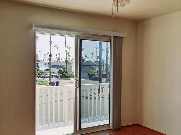 3rd image of 909 Sand Ct