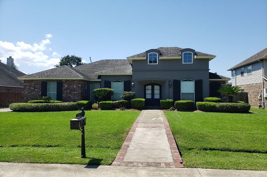 1st image of 221 Riverwood Dr