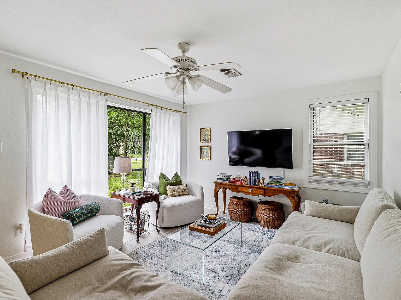 2 bed, 860 sqft, $2,350 — Photo 3