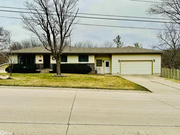 1002 E 5th St S, Newton, IA 50208