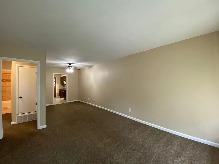 1032 University St — Photo 3