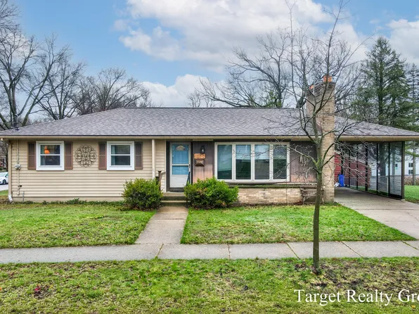 1660 Rose Pkwy SE, Grand Rapids, MI 49506