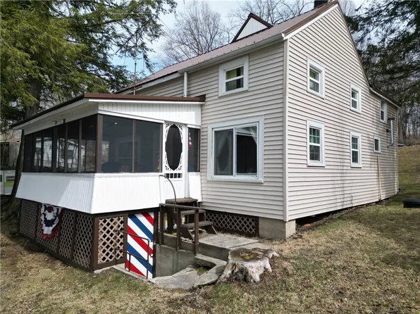 9129 E Shore Rd W, Bath, NY 14810