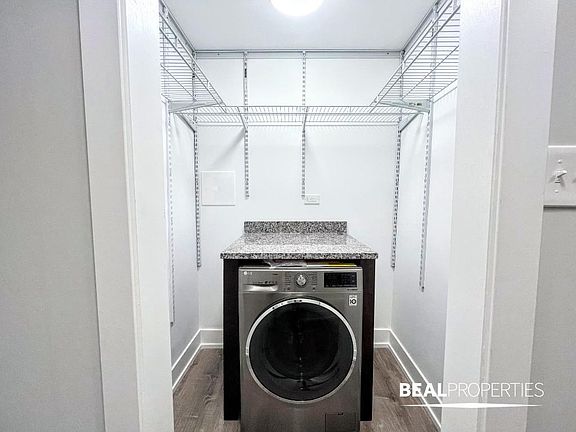 5th image of 433 W Belden Ave #100