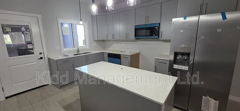 3 bed, 3.5 bath, 1710 sqft, $2,890 — Photo 2