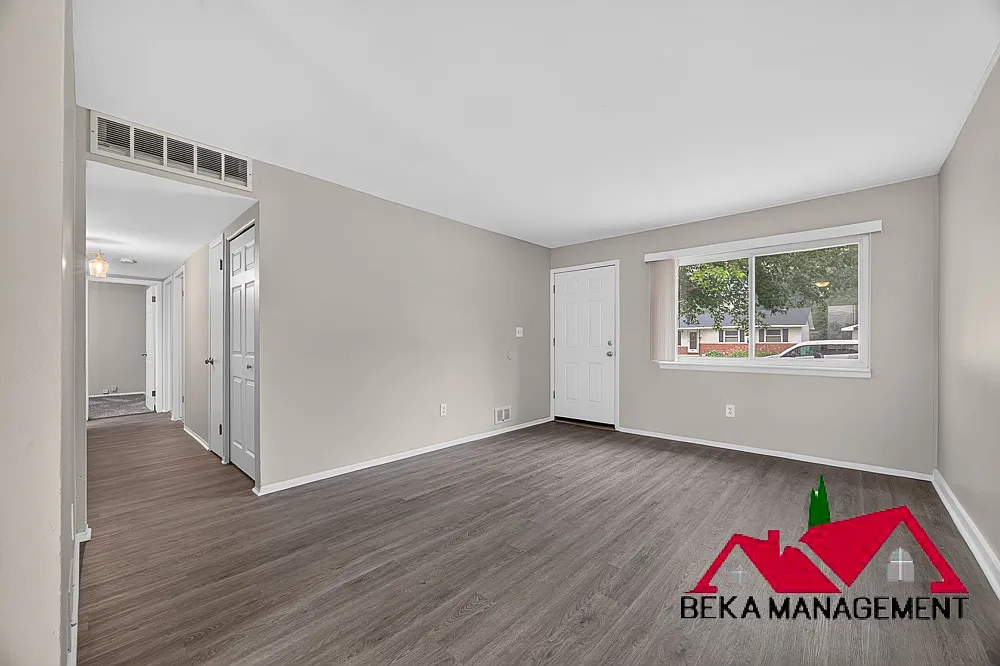 3 bed, 1000 sqft, $1,300 — Photo 4