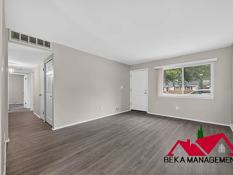 4323 Grace Ave — Photo 4