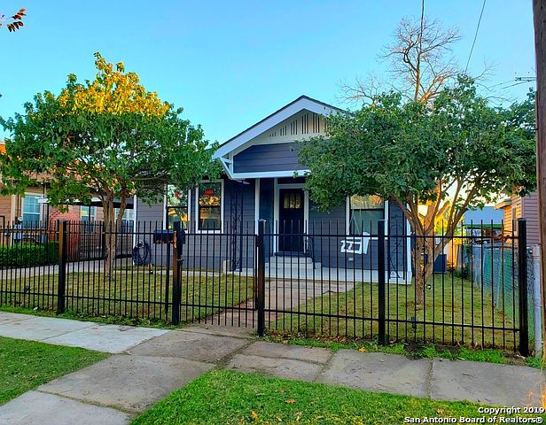 1st image of 704 Carolina St